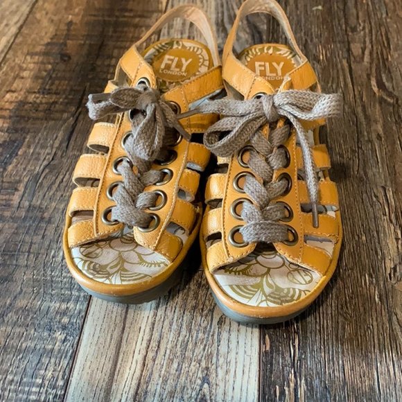 Fly Sandal - Picture 1 of 6